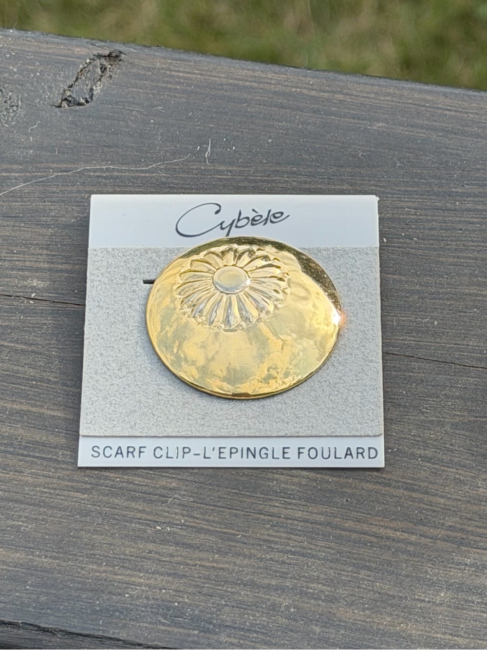 Gold Flower Round Scarf Clip